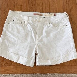 Levi’s Women's White Rolled-Hem Shorts